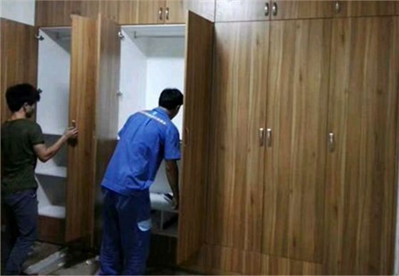 左右手家具安裝按照標準完成家具安裝，和業主一起驗收。