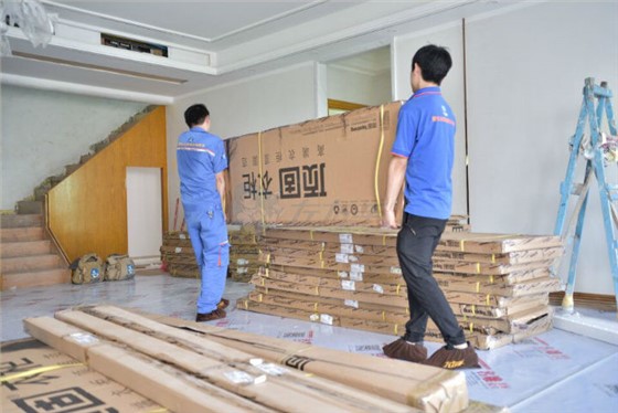 左右手家居安裝公司合作伙伴頂固敲鐘上市，定制家具上市公司再添強將！1