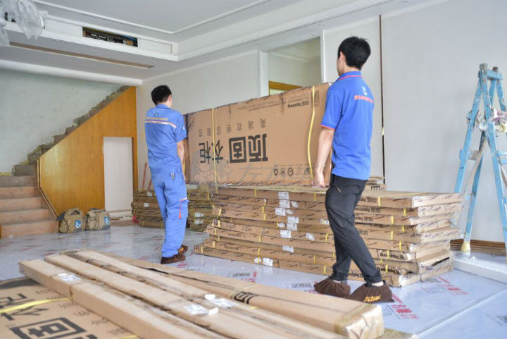 左右手家居安裝公司合作伙伴頂固敲鐘上市，定制家具上市公司再添強將！1