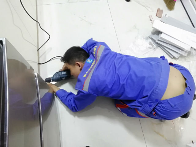 每一次安裝服務背后，都是安裝師傅們無數次的跪地而行3